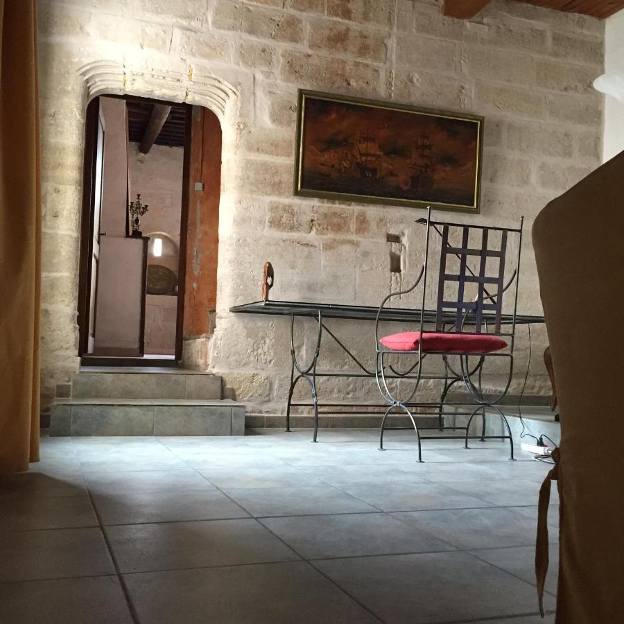 La Maison Sur La Place Aigues-Mortes Exterior photo