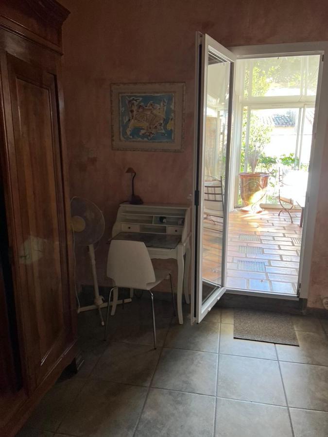 La Maison Sur La Place Aigues-Mortes Exterior photo